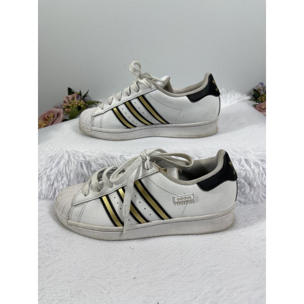 Adidas‎ Superstar Sneakers Size 5.5 Boys White Athleisure Sporty Chic Streetwear